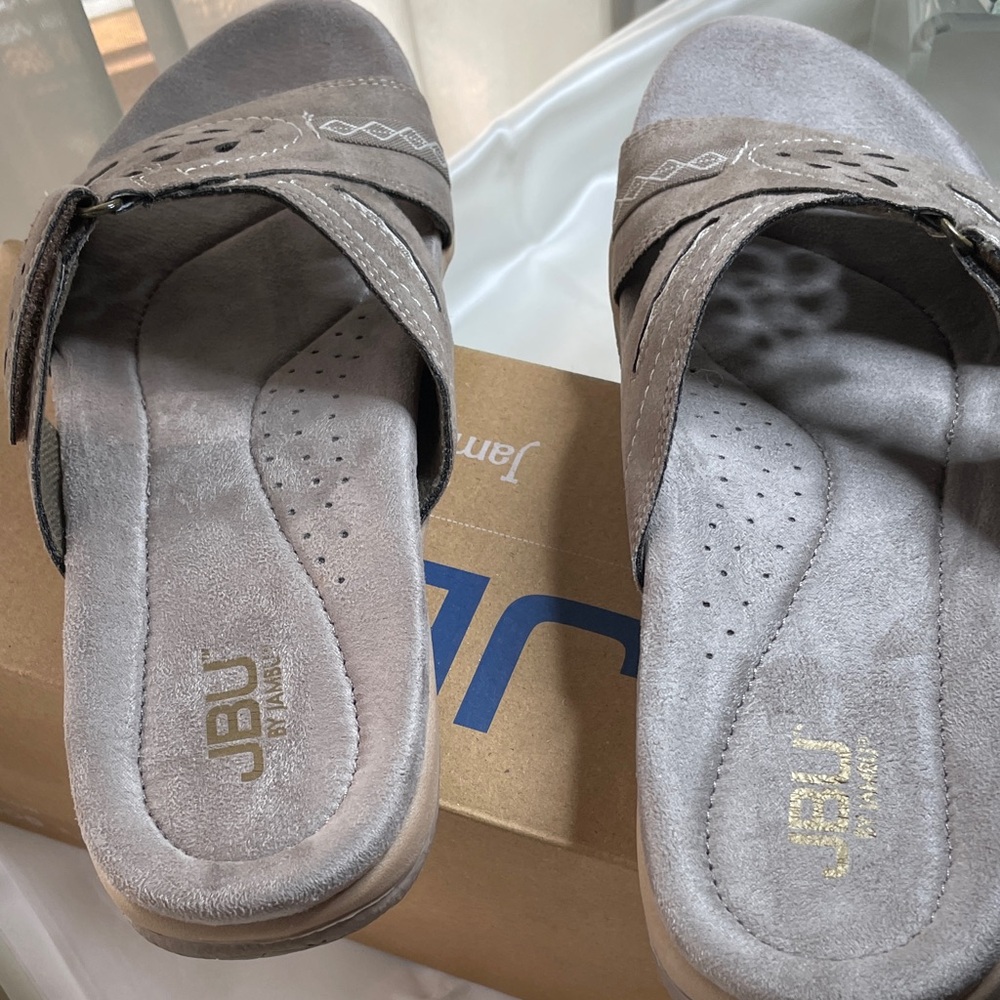 JBU Women's Brown Slide Sandals.  Sissey Vegan